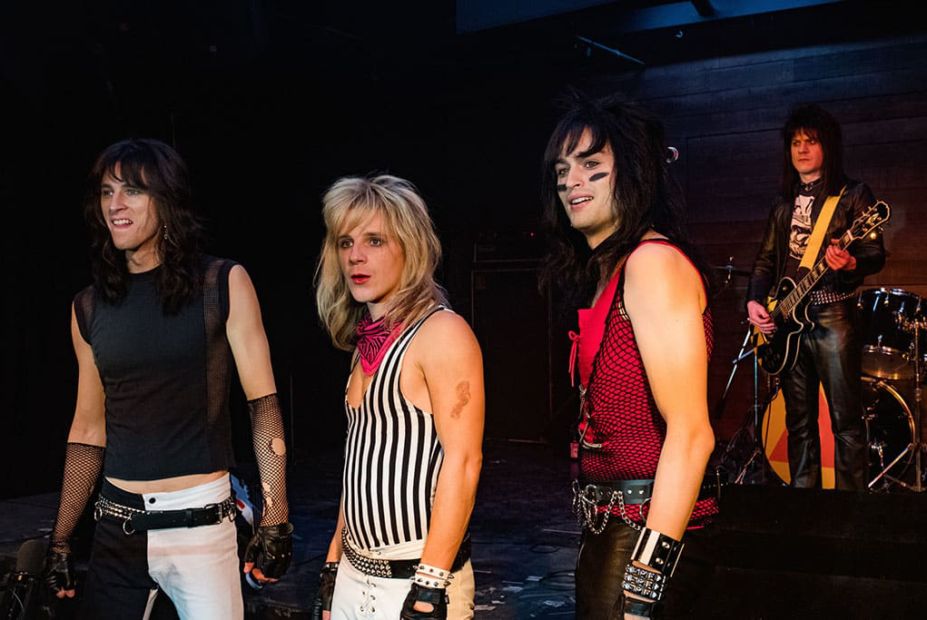 O Mötley Crüe em "The Dirt": Colson "Machine Gun Kelly" Baker, Daniel Webber, Douglas Booth e Iwan Rheon Mötley Crüe