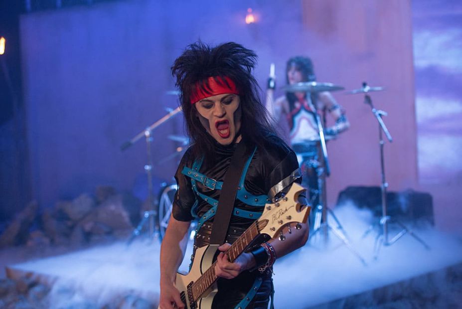 Iwan Rheon (Mick Mars) Mötley Crüe